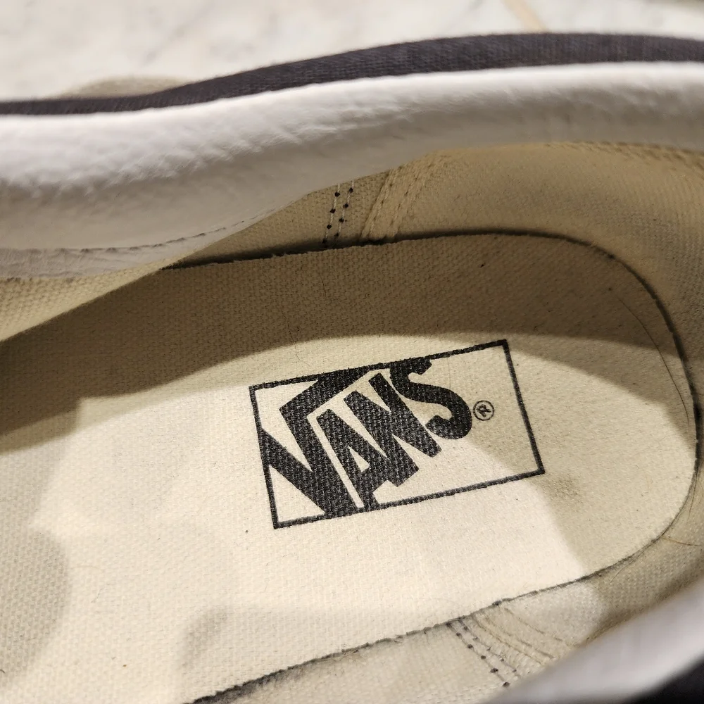 Vans - Picture 2 of 5